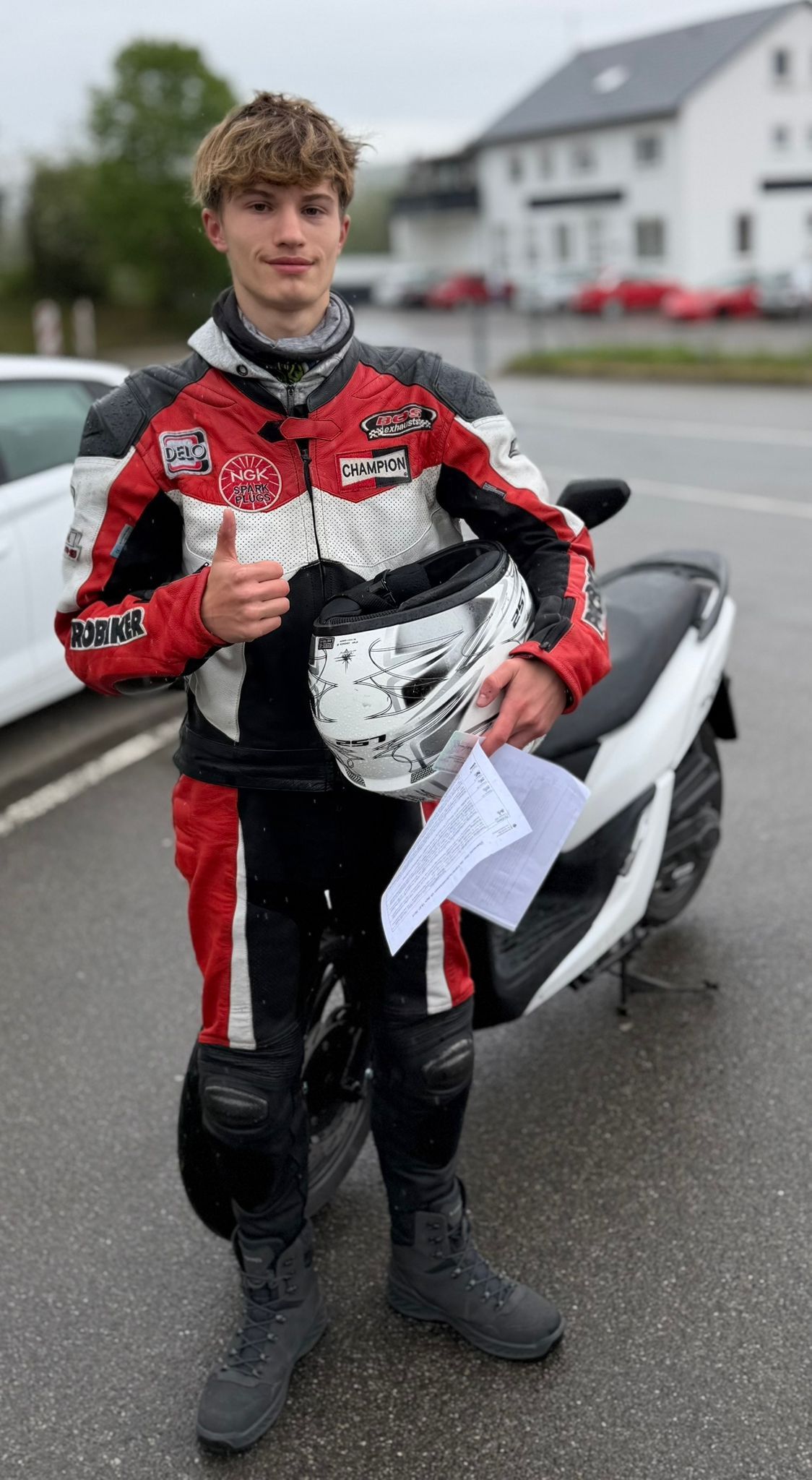 Jamie hat den Führerschein Klasse AM bei der Indrive Fahrschule bestanden