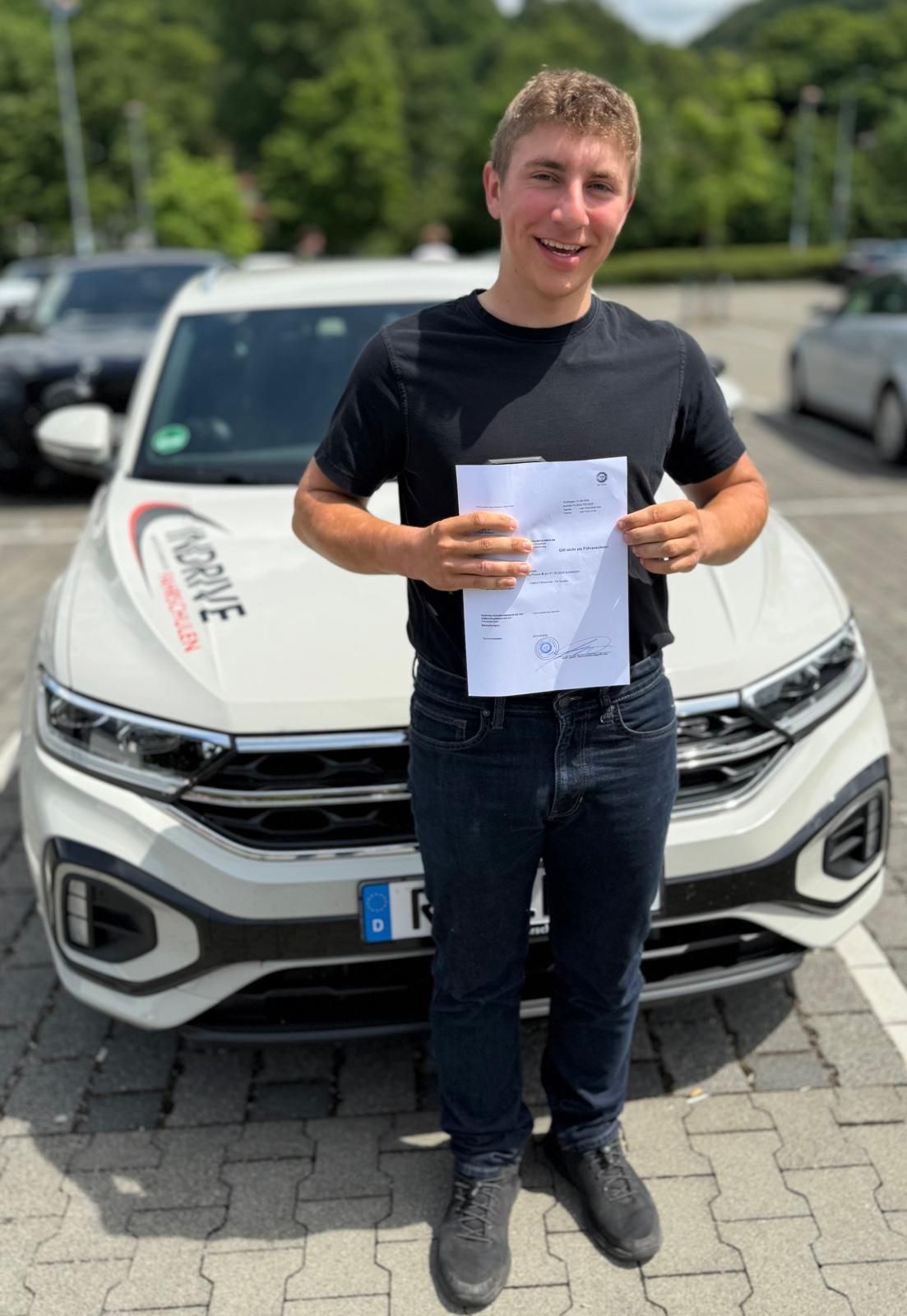 Justin hat den Führerschein Klasse B bei der Indrive Fahrschule bestanden