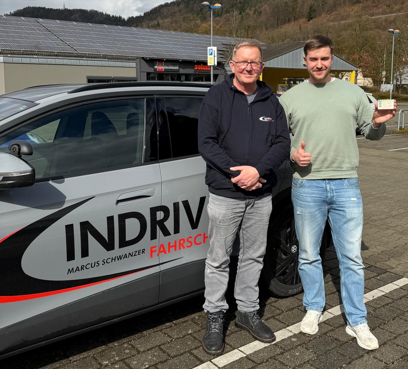 Marco hat den Führerschein Klasse B bei der Indrive Fahrschule bestanden