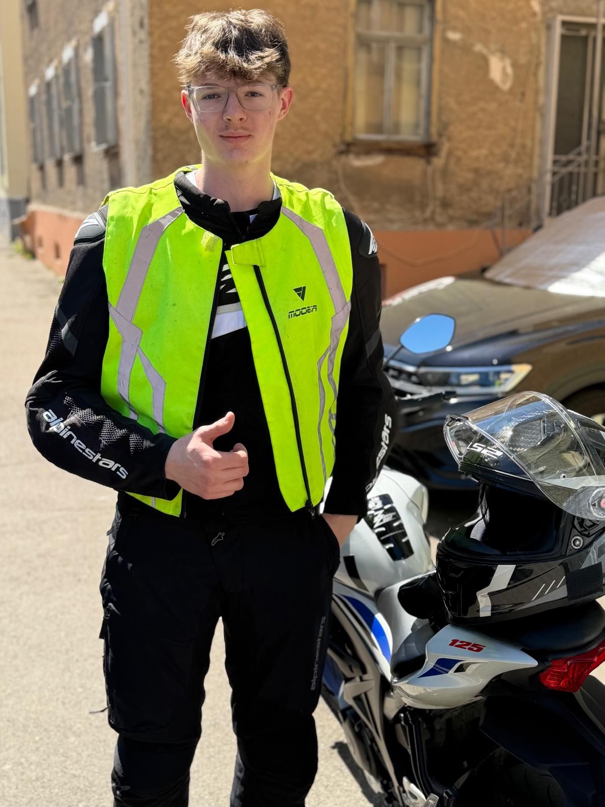 Maxim hat den Führerschein Klasse A1 bei der Indrive Fahrschule bestanden