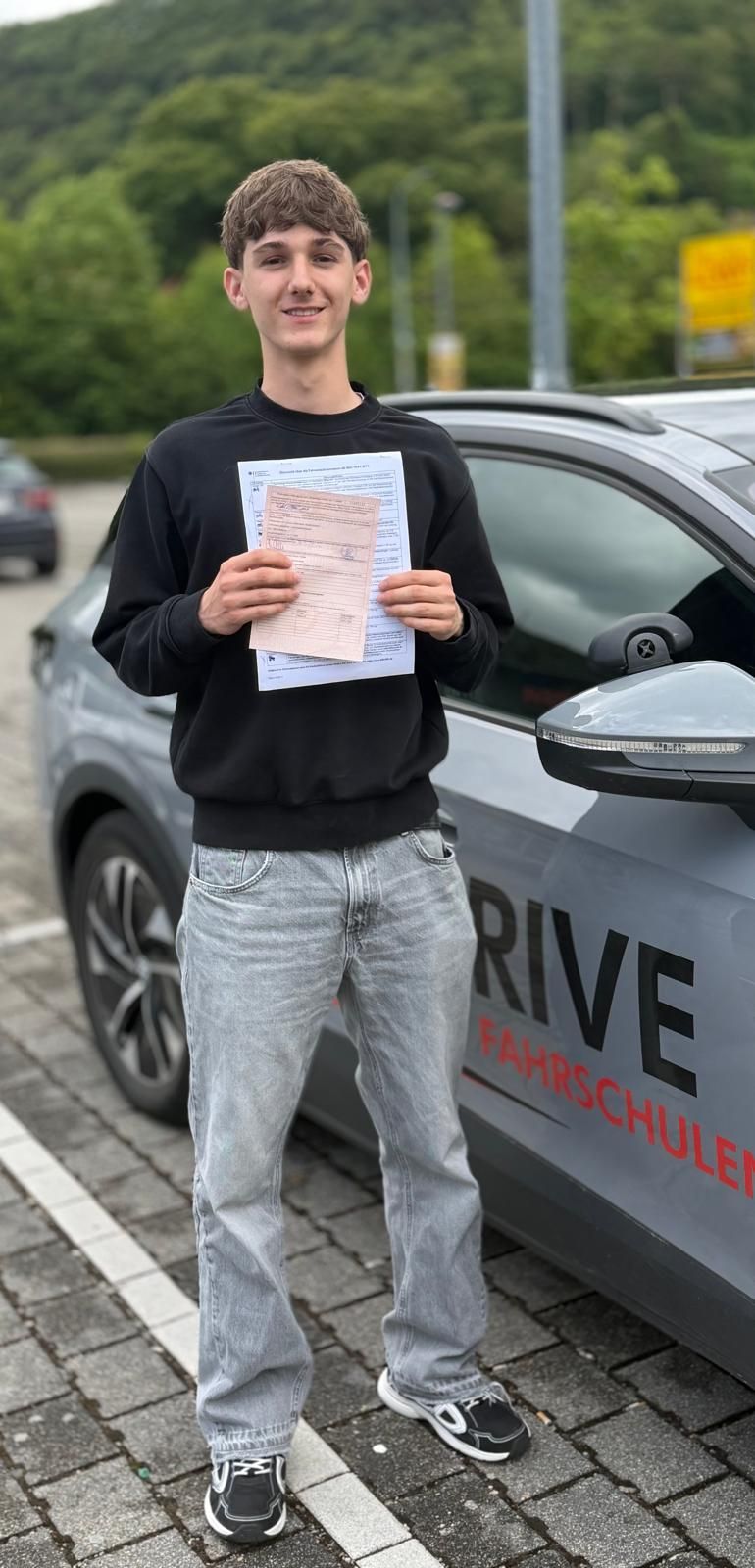 Rafael hat den Führerschein Klasse BF17 bei der Indrive Fahrschule bestanden